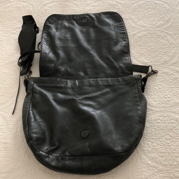 BALENCIAGA distressed messenger bag - Picture 7 of 8
